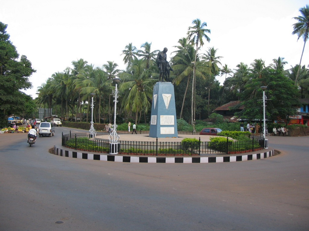 Statue `Mahatma Gandhi and Local Village Girl` by Harish B. Talimat at the Gandhi Circle at Old Goa