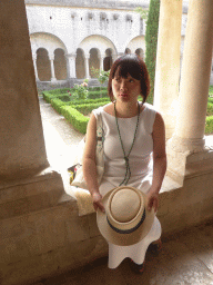 Miaomiao with the cloister garden of the Abbaye Notre-Dame de Sénanque abbey