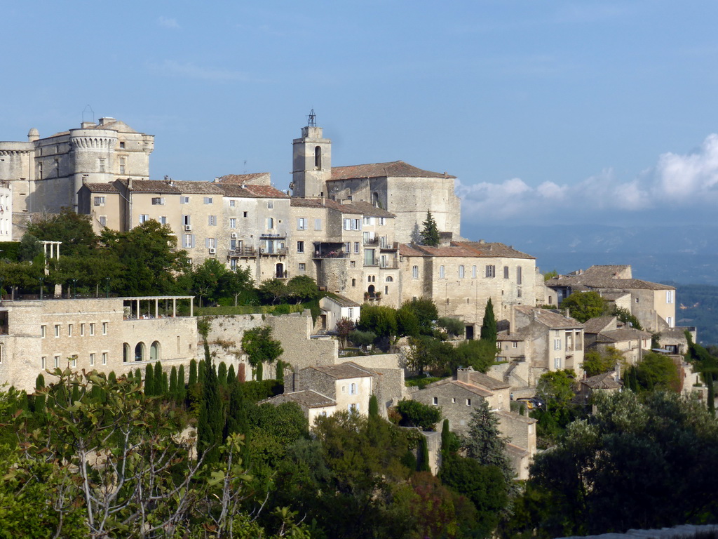 The southwest side of town with the Château de Gordes castle and the Église Saint Firmin church, viewed from the crossing of the Route de Cavaillon road and the Route de Senanque road