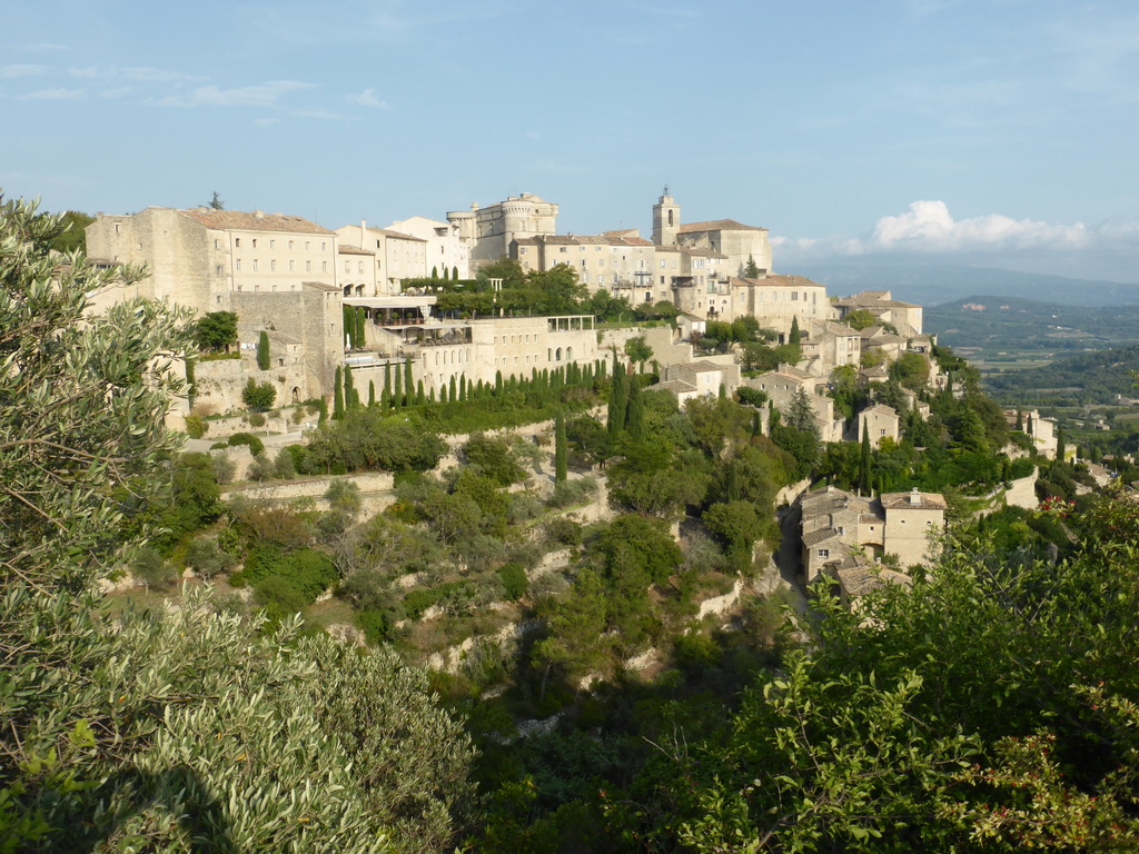 The southwest side of town with the Château de Gordes castle and the Église Saint Firmin church, viewed from the crossing of the Route de Cavaillon road and the Route de Senanque road