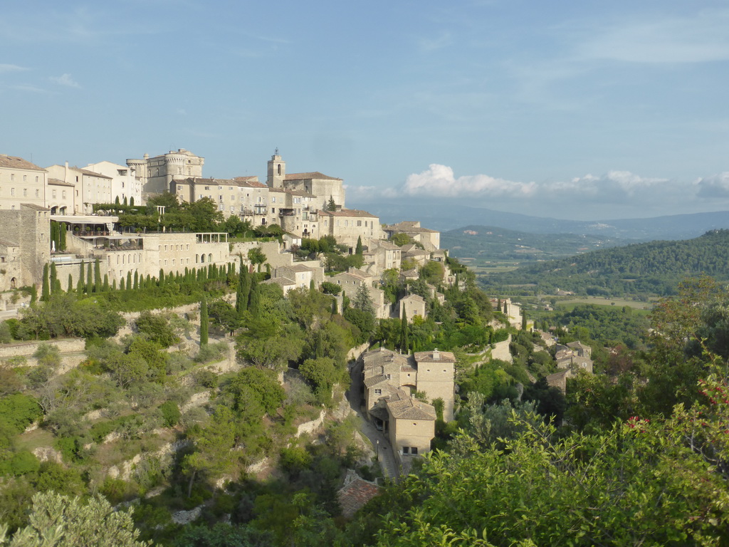 The southwest side of town with the Château de Gordes castle and the Église Saint Firmin church, viewed from the crossing of the Route de Cavaillon road and the Route de Senanque road