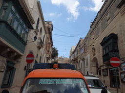 gozo_1_095 - 212 kb - 1024x768 - Street in Victoria leading to the Citadella, viewed from the Gozo tour jeep Street in Victoria leading to the Citadella, viewed from the Gozo tour jeep