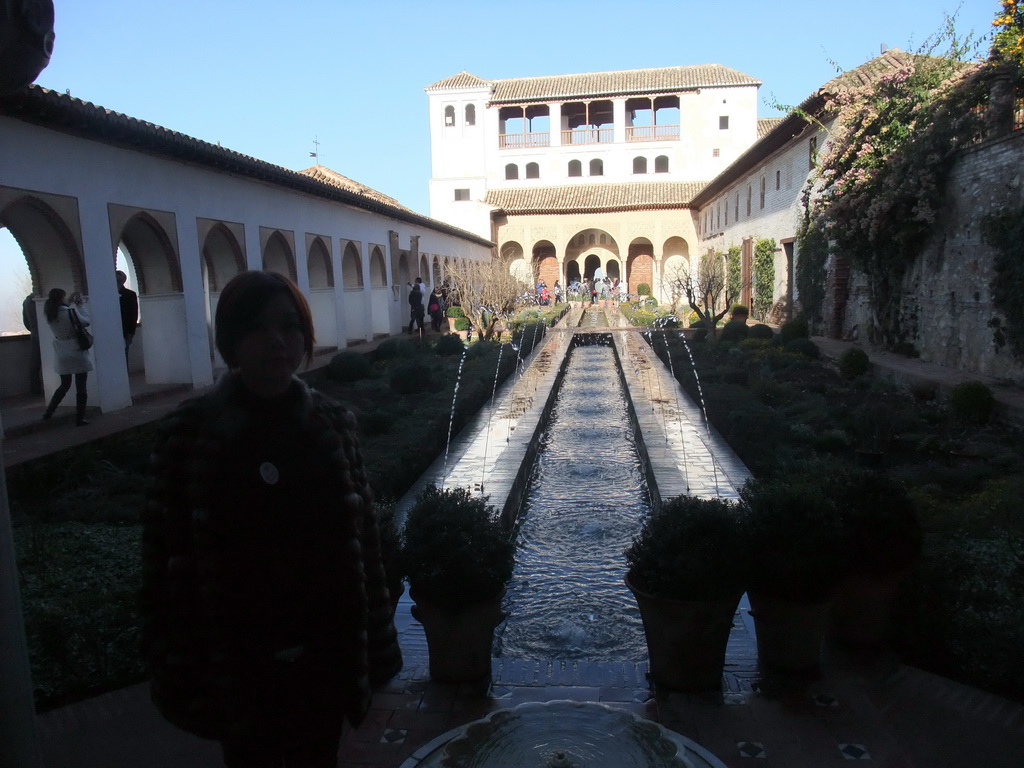 Miaomiao at the Patio de la Acquia courtyard at the Palacio de Generalife