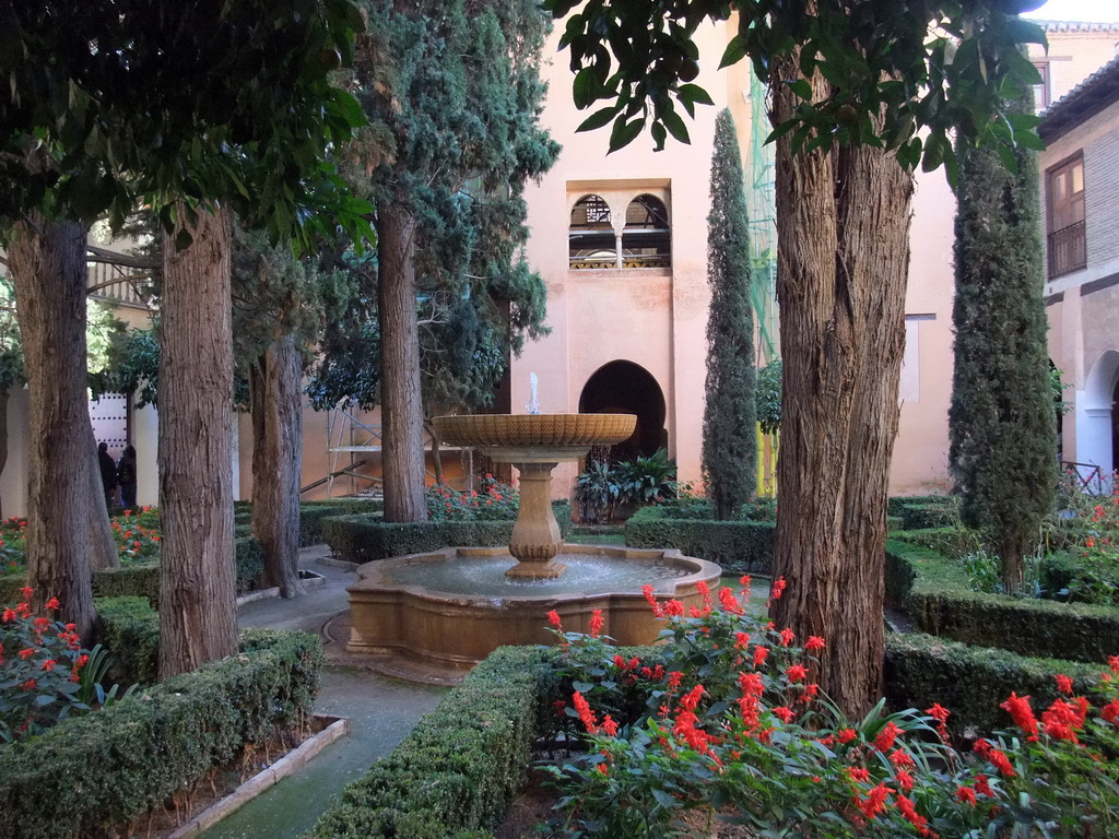 Fountain at the Jardines de Daraxa gardens at the Alhambra palace