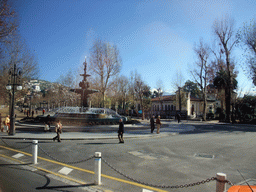 The Fuente de las Granadas fountain at the Paseo del Salón boulevard, viewed from our tour bus