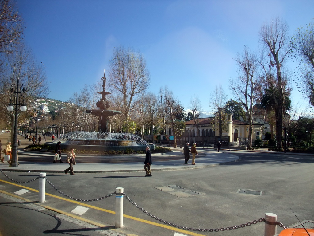 The Fuente de las Granadas fountain at the Paseo del Salón boulevard, viewed from our tour bus