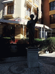 Statue in front of Restaurante Topolino at the Calle de la Colcha street