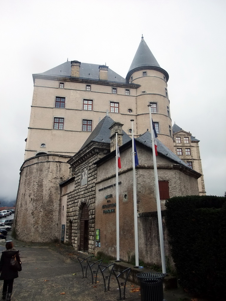 Miaomiao at the entrance of the Château de Vizille