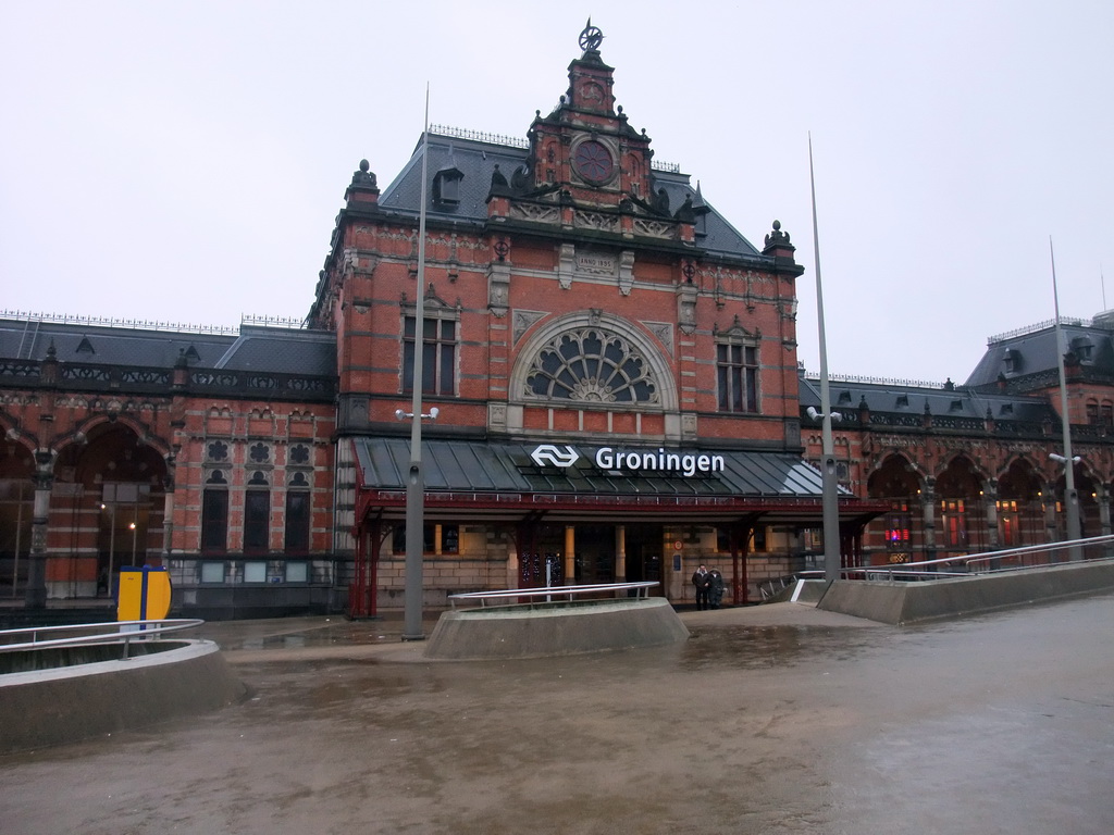 Front of the Groningen Railway Station, viewed from the Stationsweg street