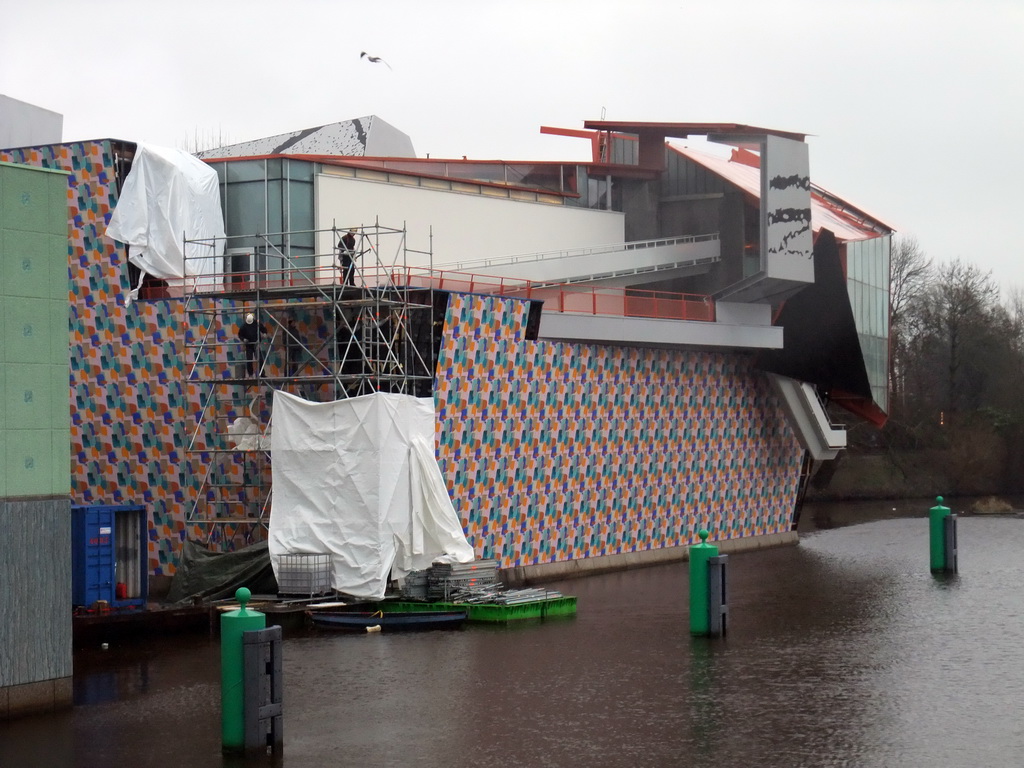 The Groninger Museum and the Verbindingskanaal canal