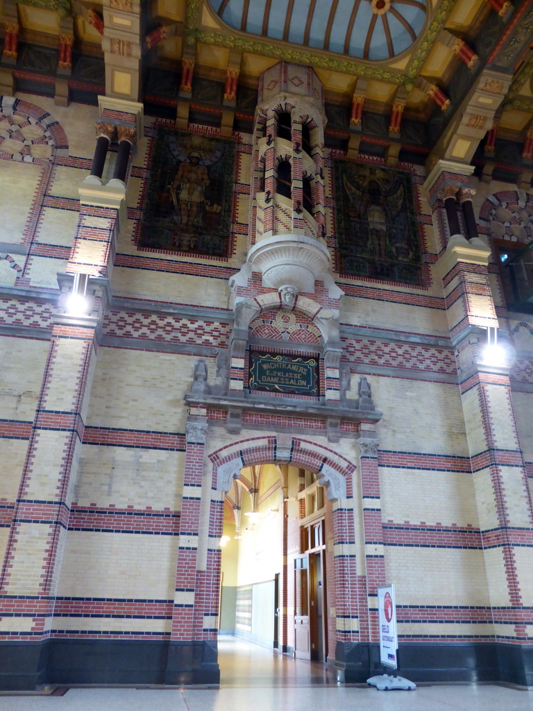 East side of the Stationshal hall at the Groningen Railway Station