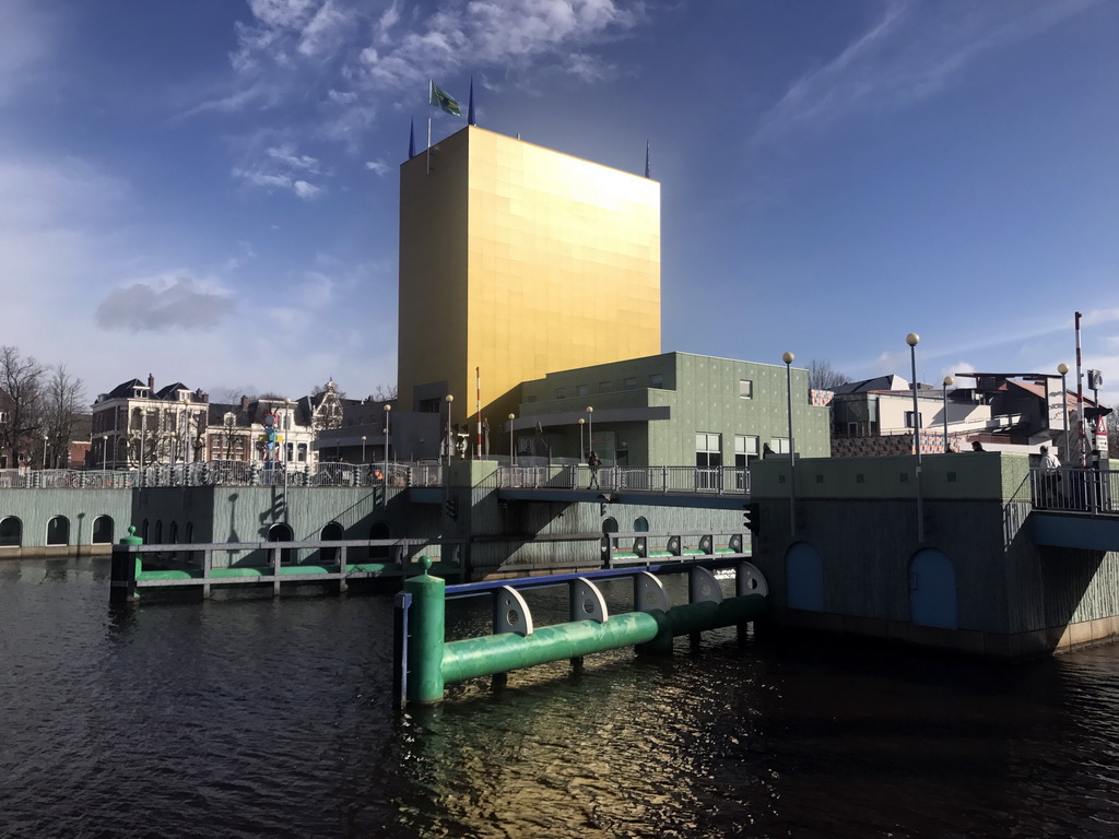 Central part of the Groninger Museum and the Verbindingskanaal canal