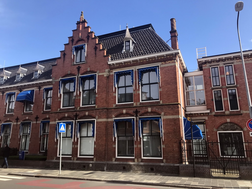 Front of the pharmacy at the Oostersingel street