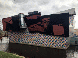 East part of the Groninger Museum and the Verbindingskanaal canal, viewed from the Ubbo Emmiussingel street