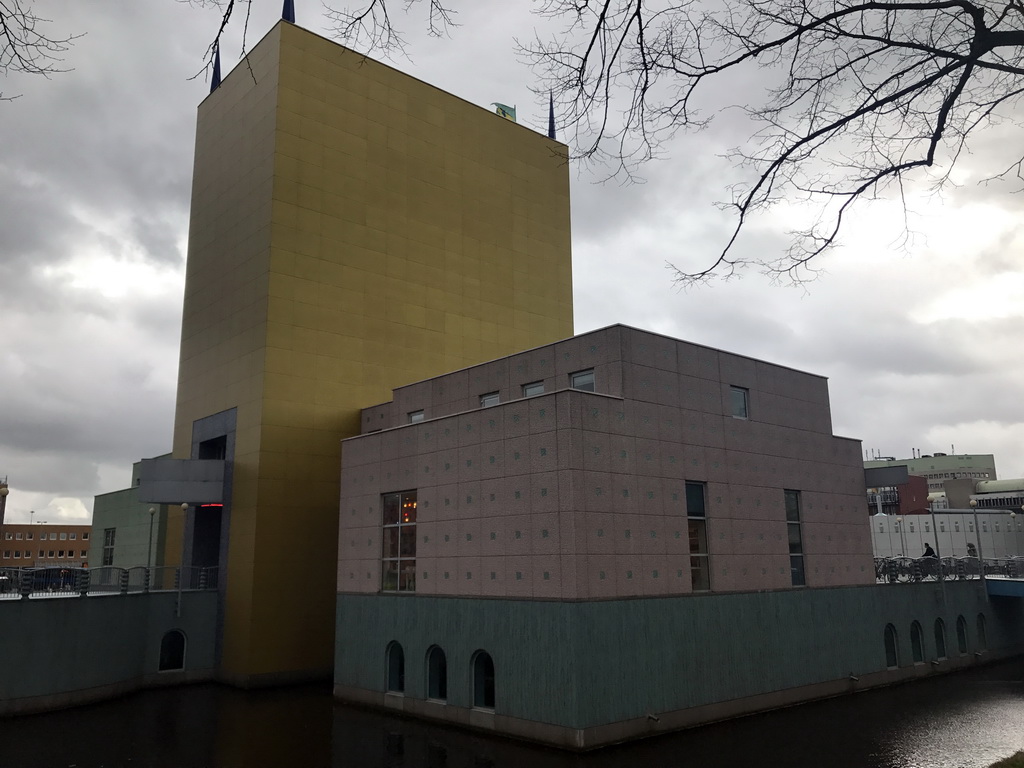 Central part of the Groninger Museum and the Verbindingskanaal canal, viewed from the Ubbo Emmiussingel street