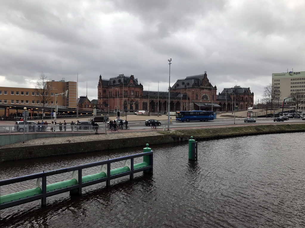 The Verbindingskanaal canal and the Groningen Railway Station, viewed from the H.N. Werkmanbrug bridge