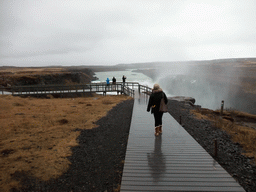 Miaomiao at the upper viewpoint of the Gullfoss waterfall