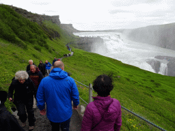 Miaomiao`s mother on the path from the lower viewpoint to the closeby viewpoint of the Gullfoss waterfall