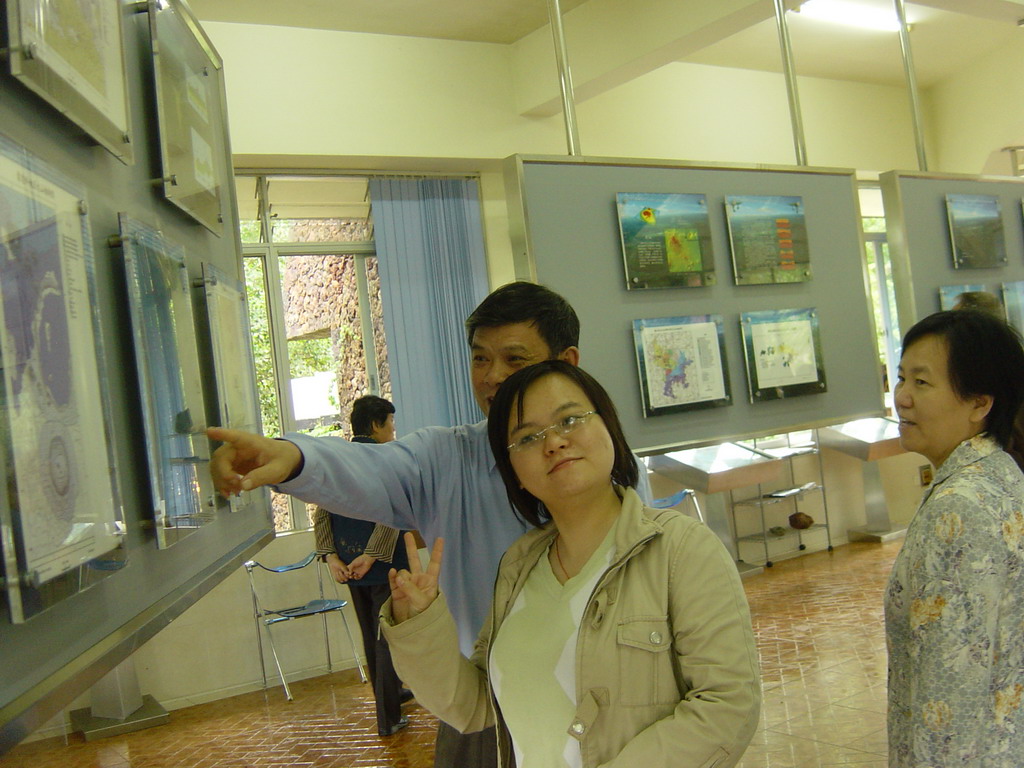 Miaomiaos parents and sister at the museum of the Hainan Volcano Park