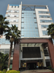 Central building of the Hainan Overseas Chinese Middle School