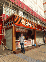 Tim with cups of bubble tea in front of the 52Tea shop at Nanbao Road