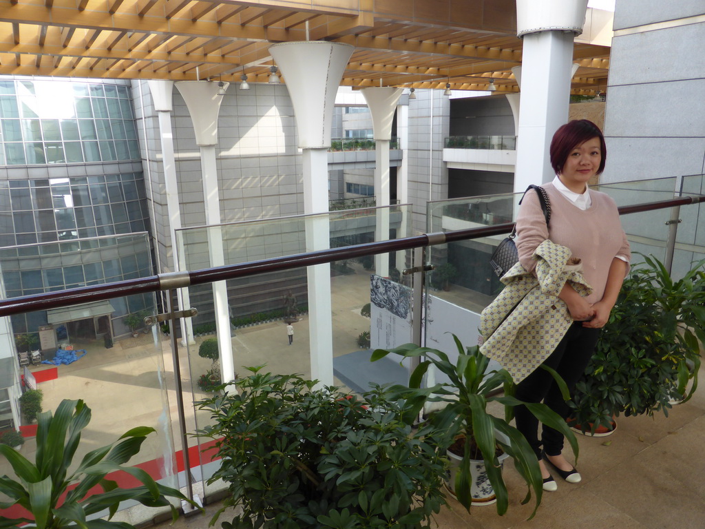 Miaomiao at the top floor of the Hainan Provincial Museum, with a view on the central hall
