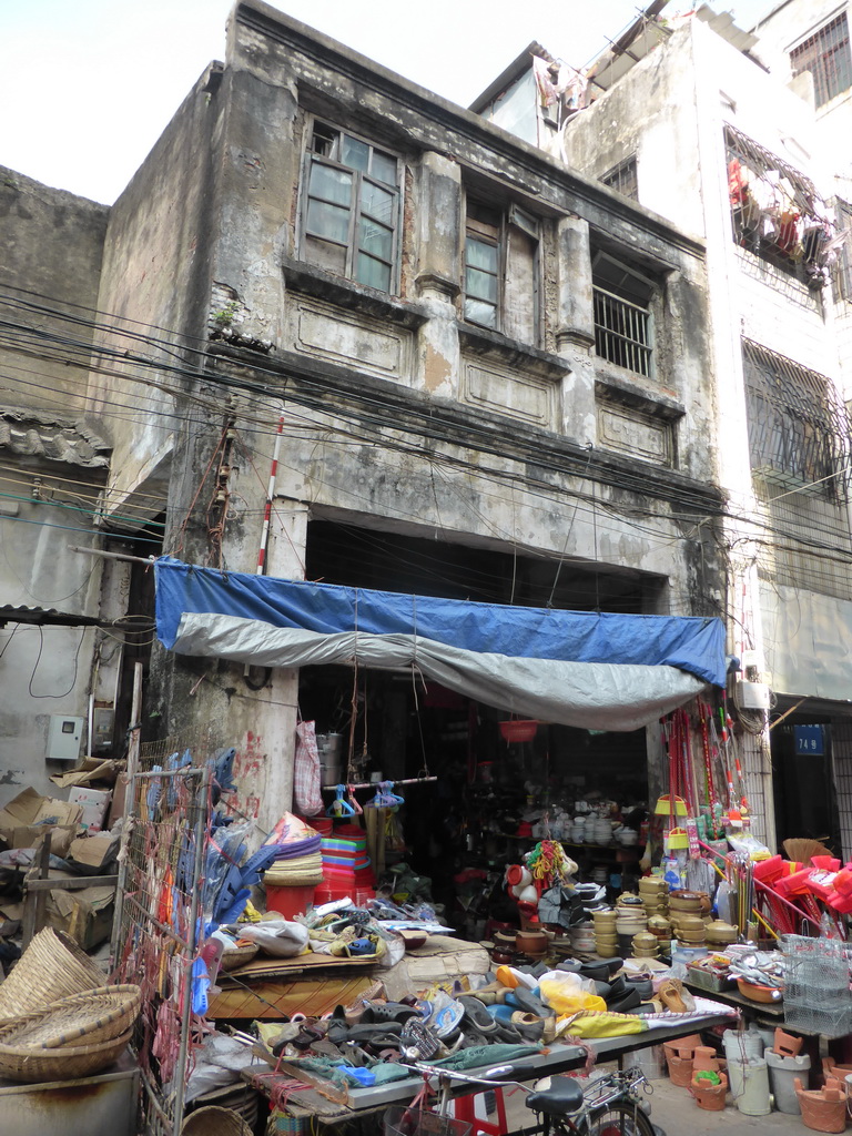 Shop in an old building at Xinmin West Road