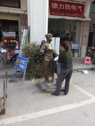 Statue at Zhongshan Road