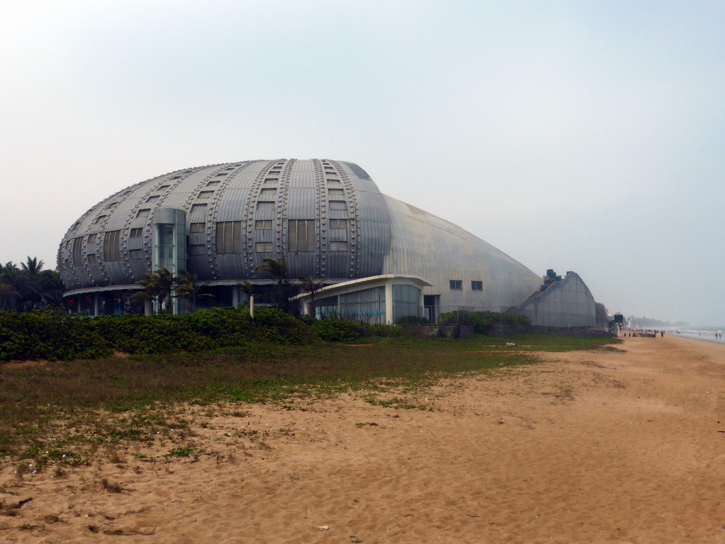 Theatre and beach at the Holiday Beachside Resort at Binhai Avenue