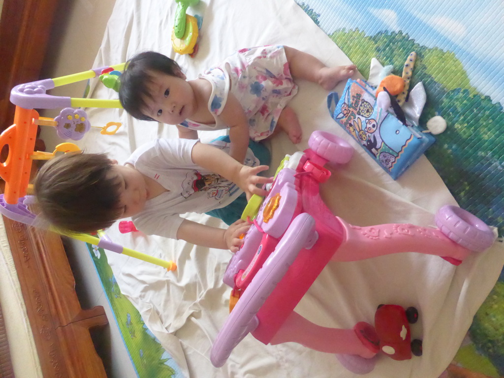 Max and his cousin in the apartment of Miaomiao`s sister