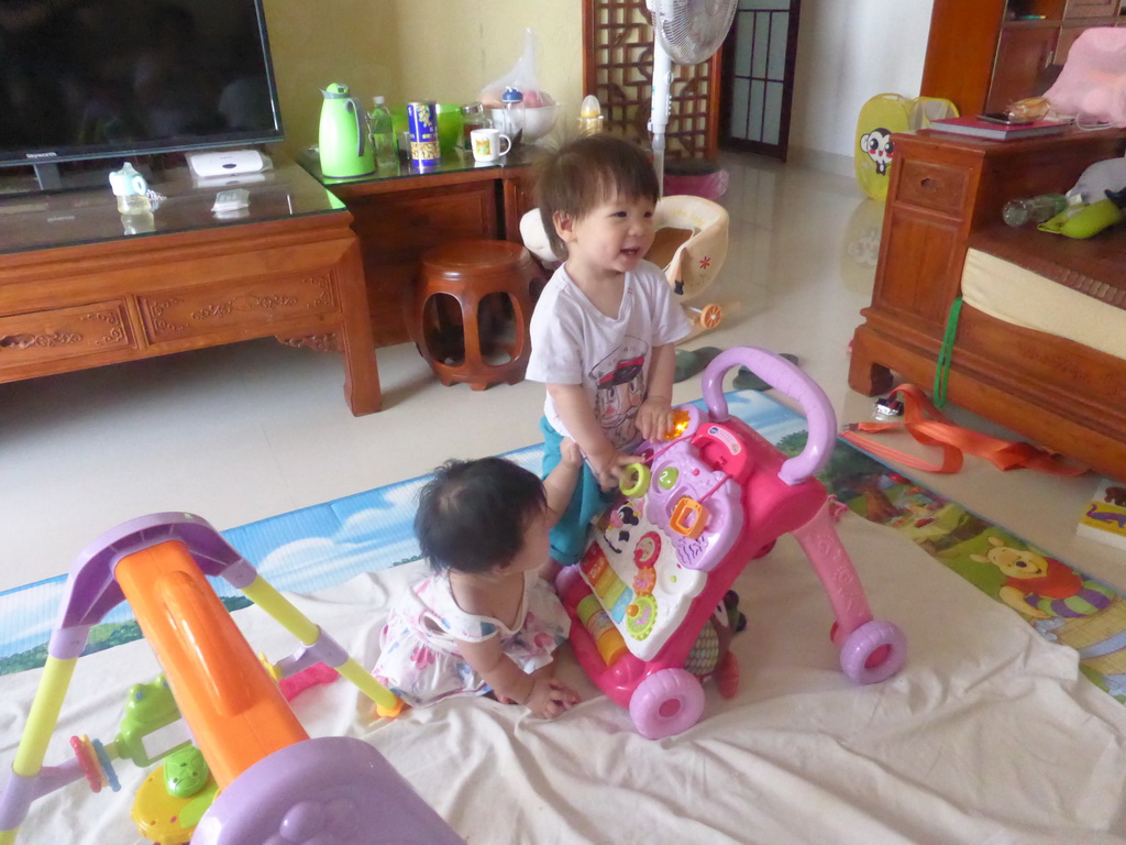 Max and his cousin in the apartment of Miaomiao`s sister