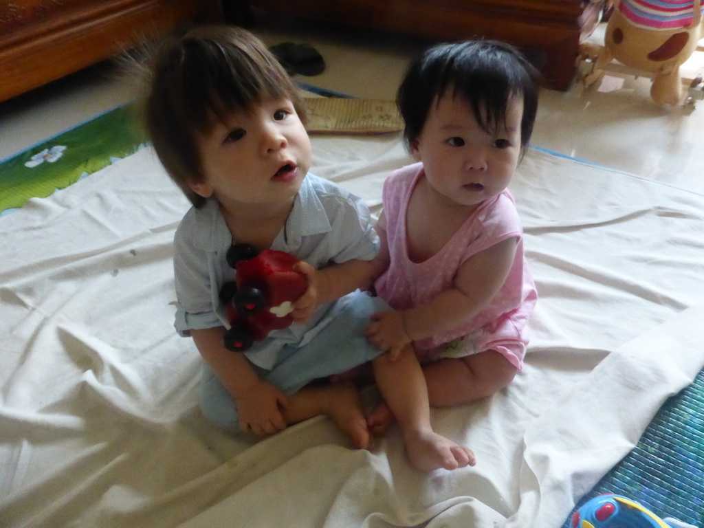 Max and his cousin in the apartment of Miaomiao`s sister