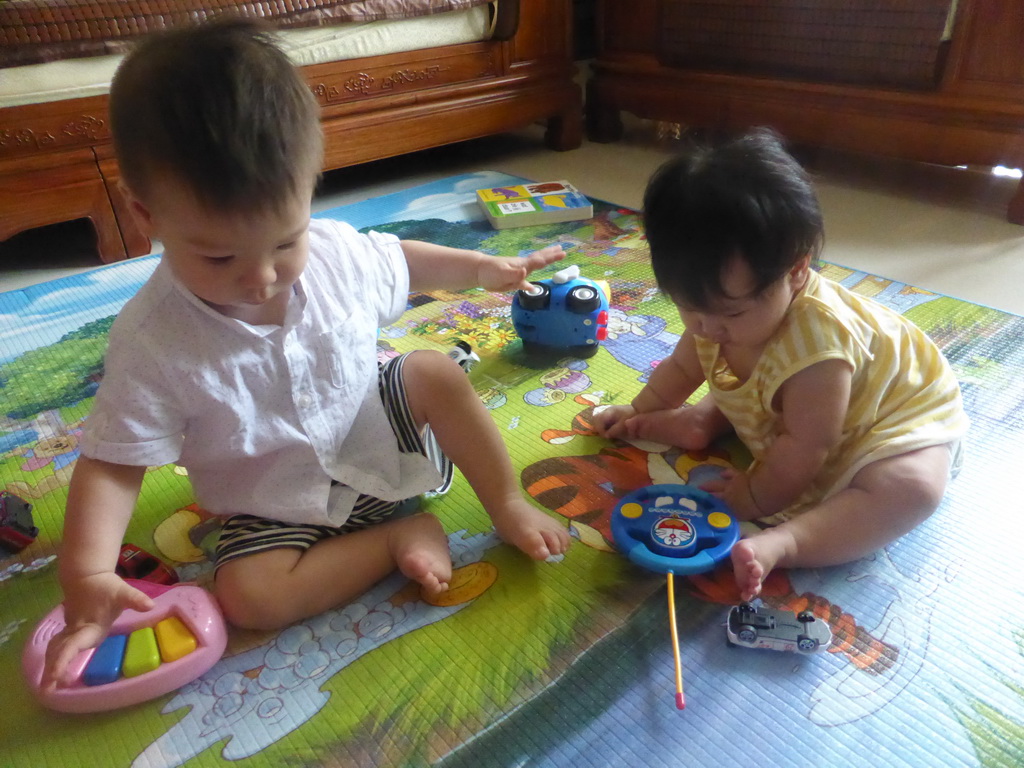 Max and his cousin in the apartment of Miaomiao`s sister