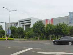 Guoxing Avenue and the Hainan Provincial Museum, viewed from the car