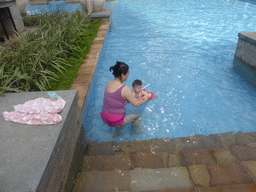 Max and Miaomiao at the swimming pool of the apartment complex of Miaomiao`s sister