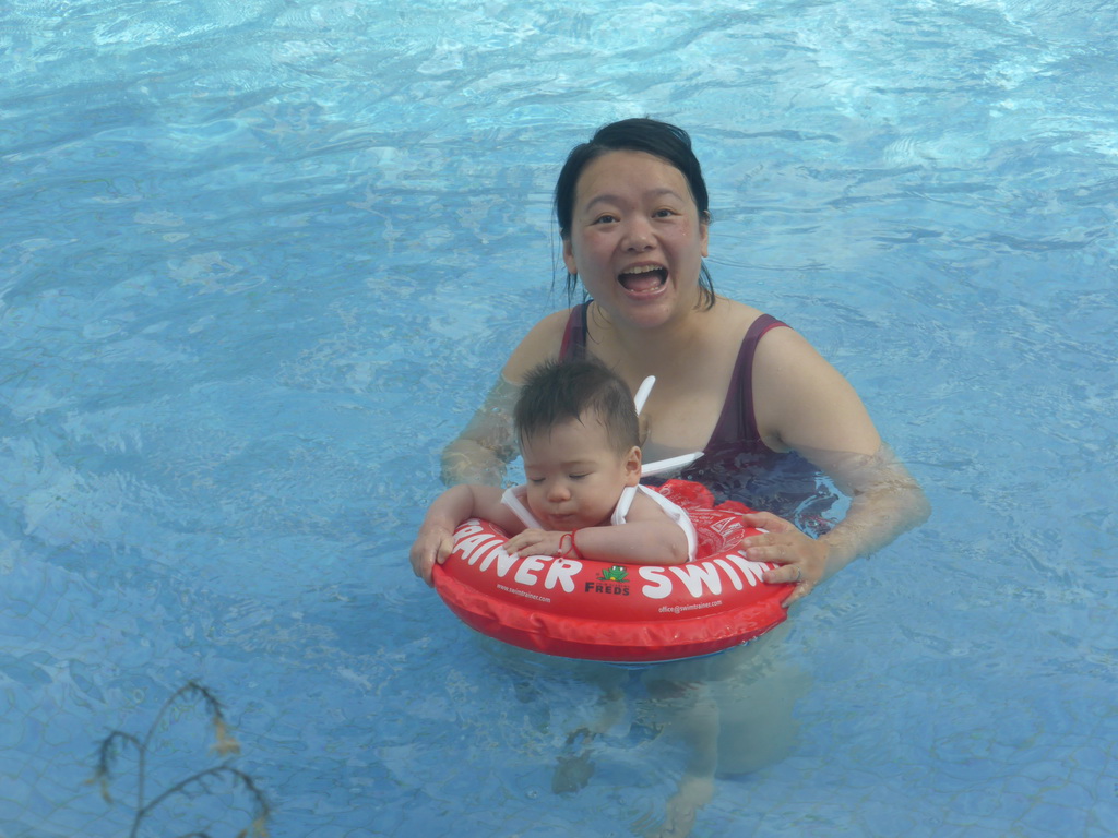 Max and Miaomiao at the swimming pool of the apartment complex of Miaomiao`s sister