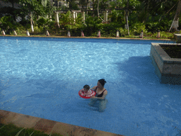 Max and Miaomiao at the swimming pool of the apartment complex of Miaomiao`s sister
