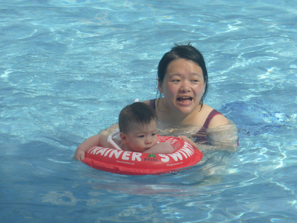 Max and Miaomiao at the swimming pool of the apartment complex of Miaomiao`s sister