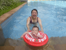 Max and Miaomiao at the swimming pool of the apartment complex of Miaomiao`s sister