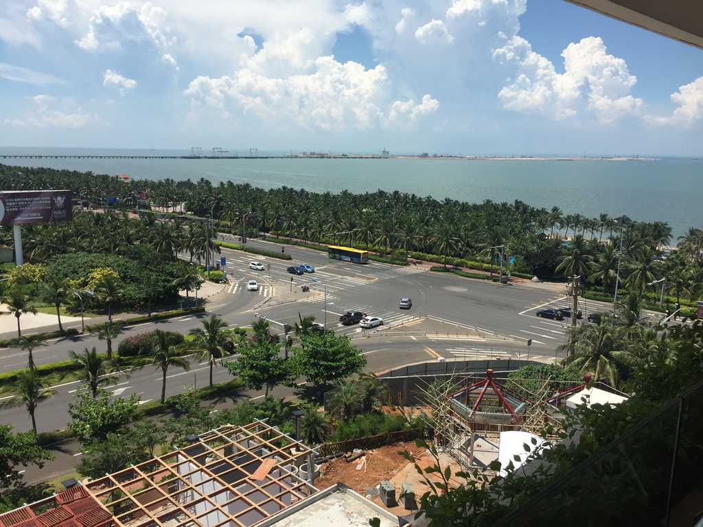 Crossing of Binhai Avenue and Changtong Road, viewed from our lunch restaurant