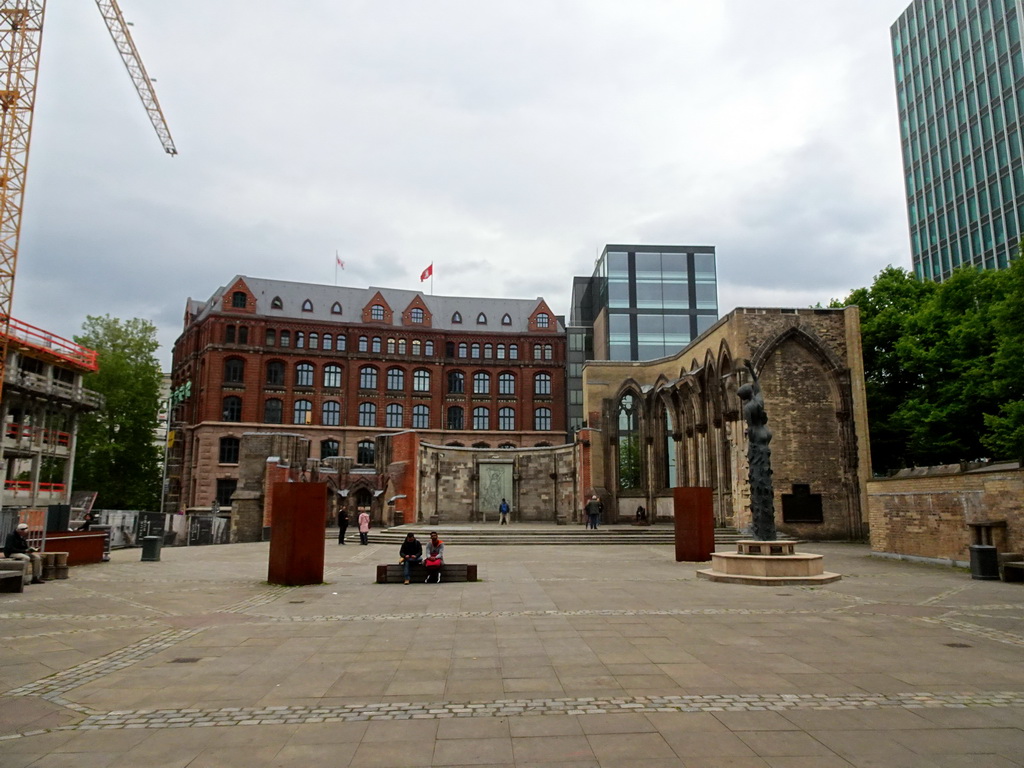 Ruins at the east side of the St. Nikolai Memorial