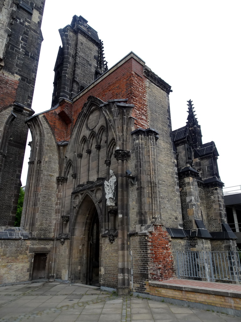 Ruins at the northwest side of the St. Nikolai Memorial