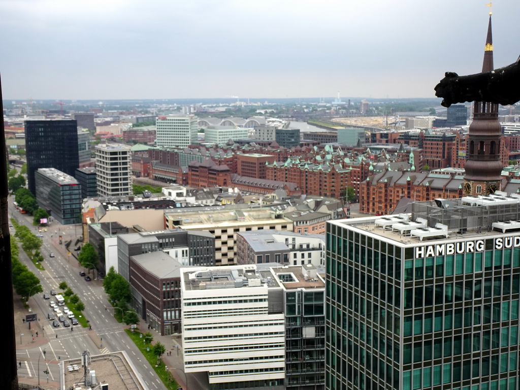 The southeast side of the city with the Willy-Brandt-Straße street, the St. Katharinen Church and the Elbe river, viewed from the tower of the St. Nikolai Memorial