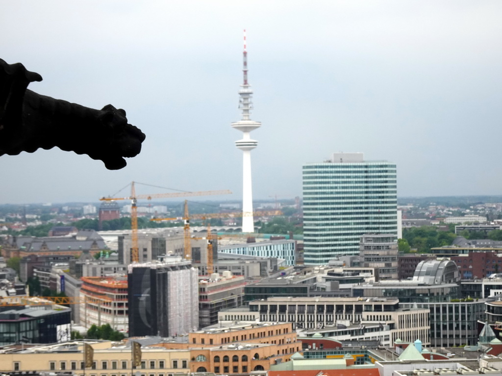 The northwest side of the city with the Heinrich-Hertz-Turm tower, viewed from the tower of the St. Nikolai Memorial