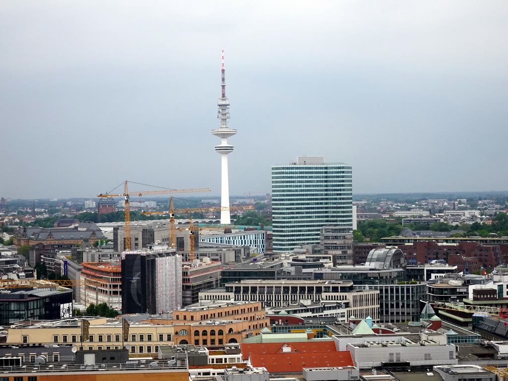 The northwest side of the city with the Heinrich-Hertz-Turm tower, viewed from the tower of the St. Nikolai Memorial