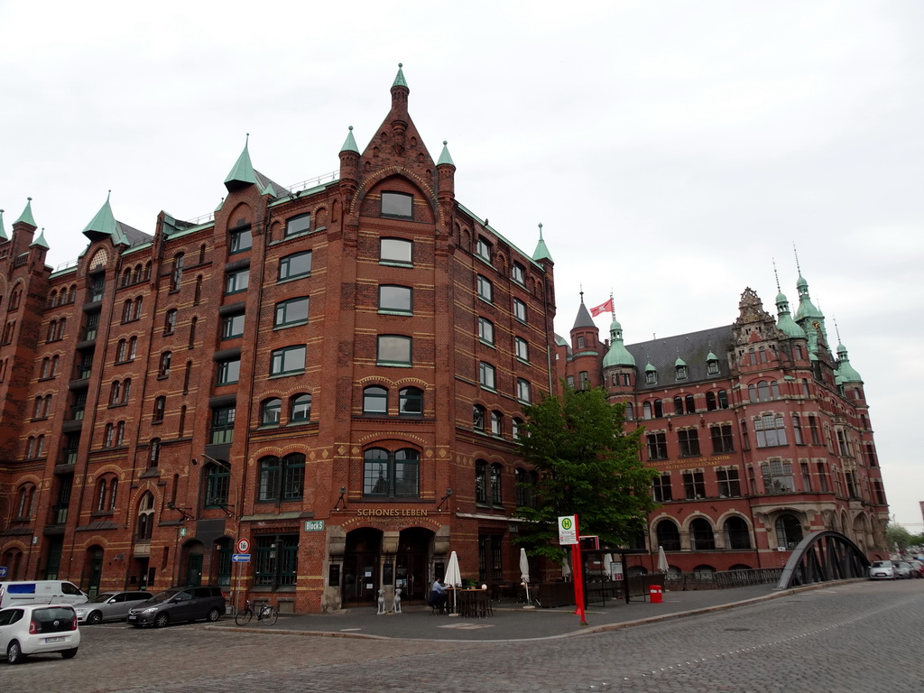 The Schönes Leben Speicherstadt building at the Bei St. Annen street