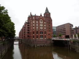 The HafenCity RiverBus building and the Holländischbrookfleet canal