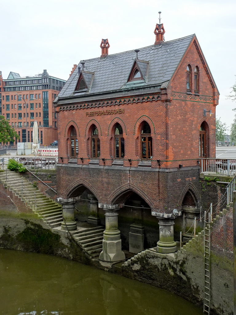 North side of the Fleetschlösschen restaurant at the Holländischbrookfleet canal