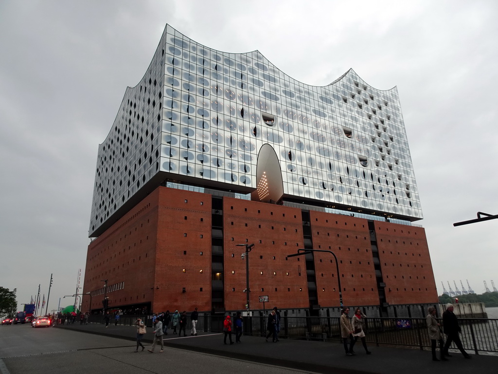 Northeast side of the Elbphilharmonie concert hall, viewed from the Am Kaiserkai bridge