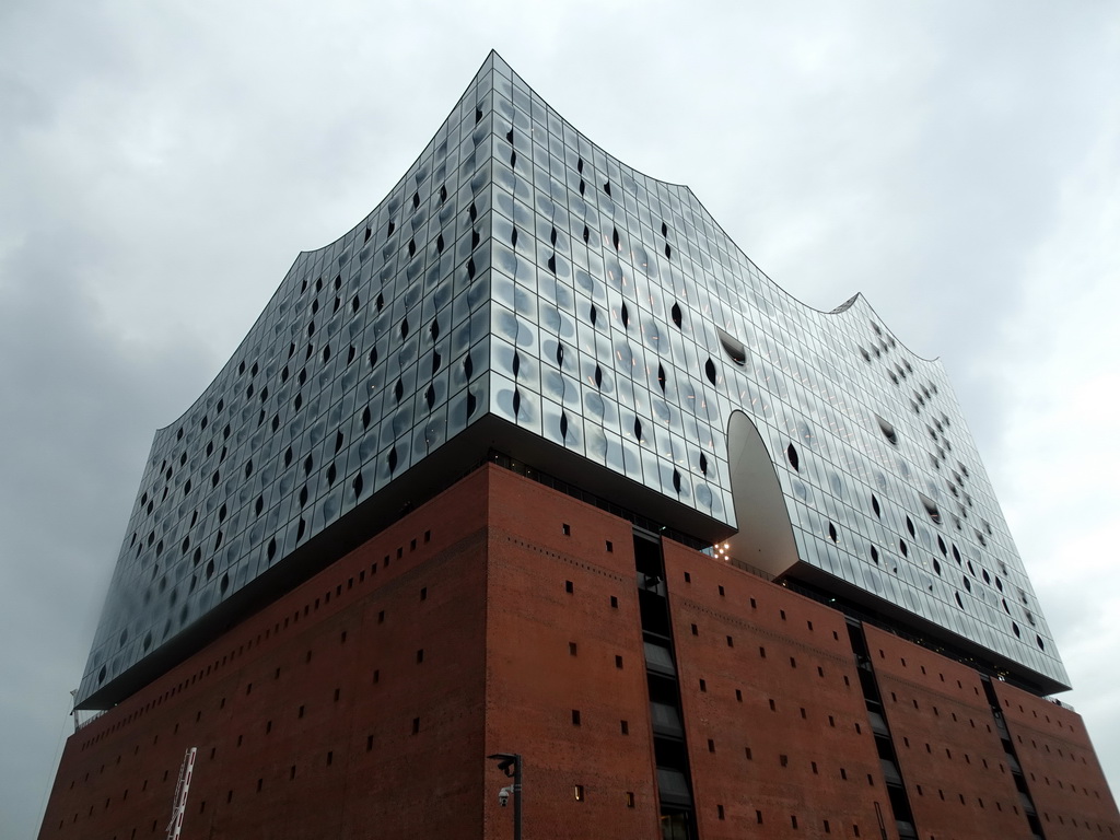 Northeast side of the Elbphilharmonie concert hall, viewed from the Am Kaiserkai bridge